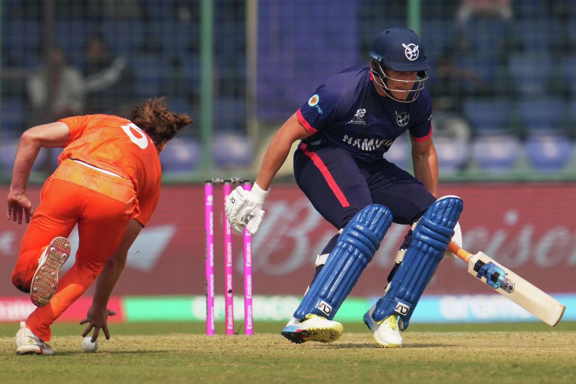 UAE bats first against New Zealand at T20 World Cup. Pakistan faces US