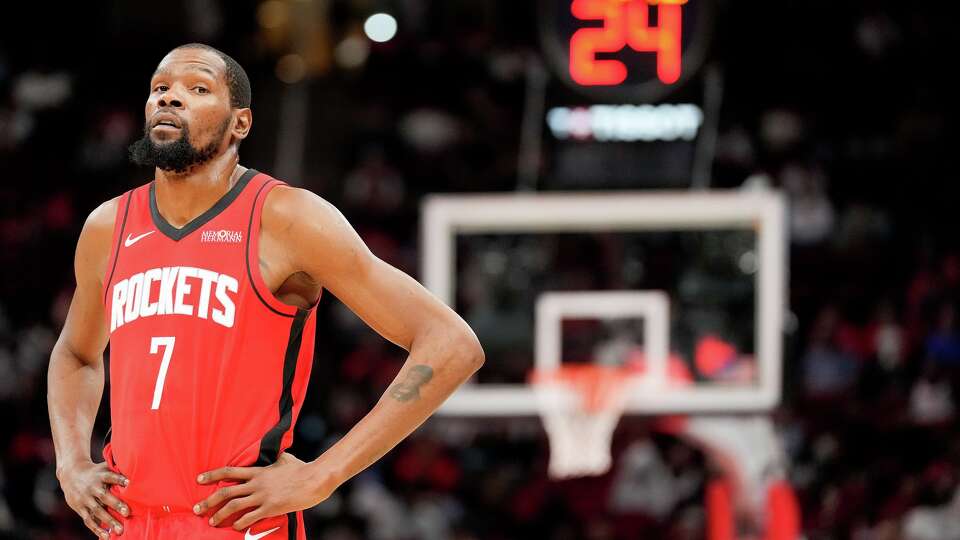 Houston Rockets forward Kevin Durant (7) catches his breath as LA Clippers are at the free throw line at the Toyota Center in Houston on Tuesday, Feb. 10, 2026.