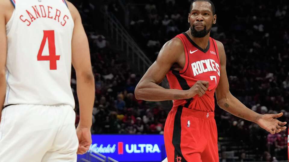 Houston Rockets forward Kevin Durant (7) wants a holding call against LA Clippers guard Kobe Sanders (4) at the Toyota Center in Houston on Tuesday, Feb. 10, 2026.