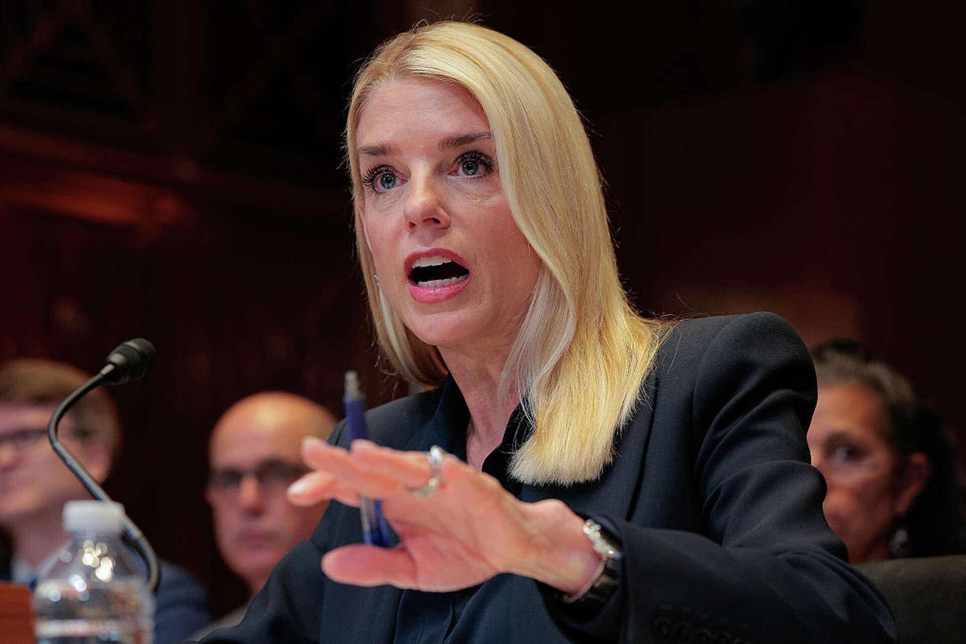 Pam Bondi bafflingly calls out 'crime' in wealthy California city