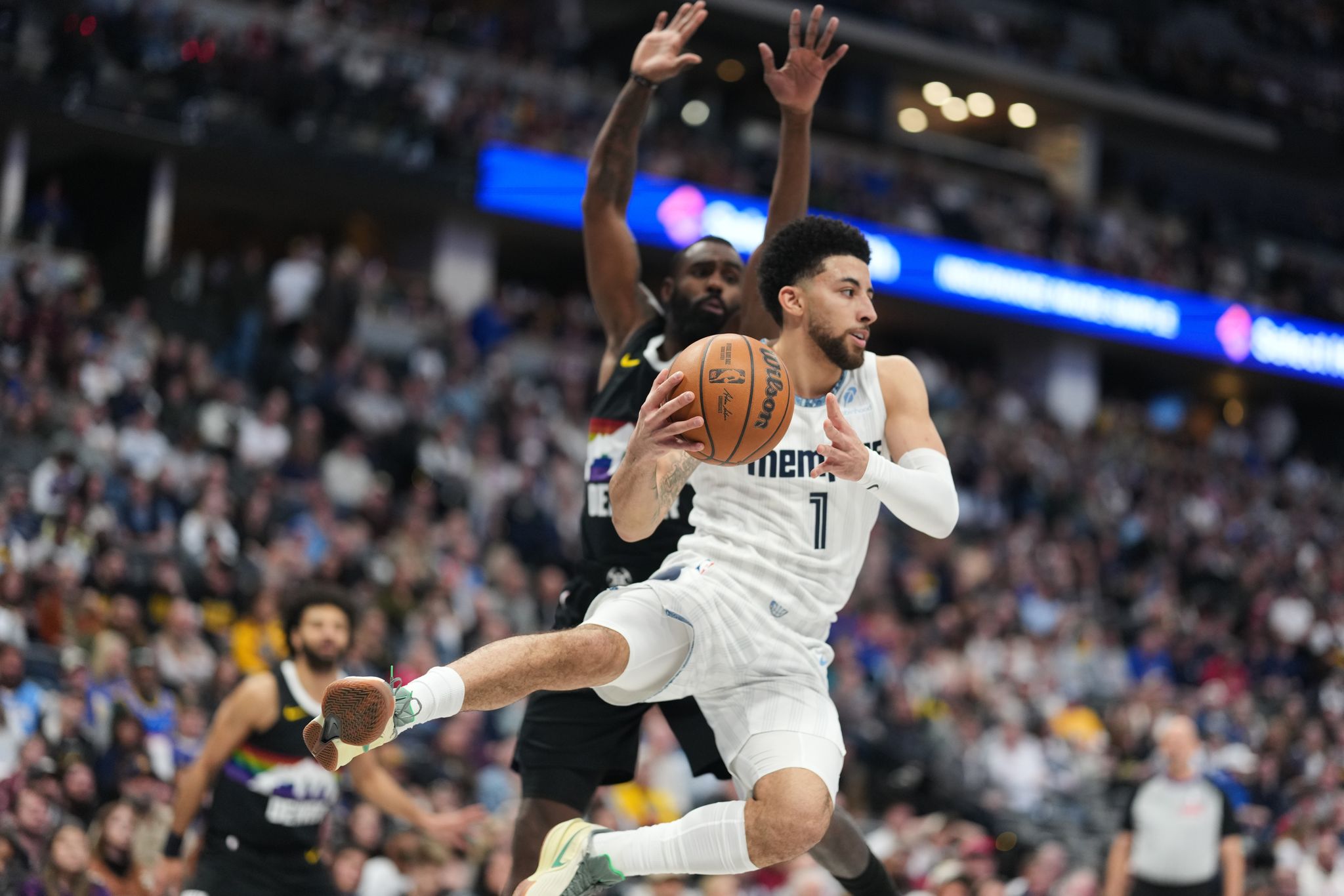 Los Nuggets sacan adelante una victoria marcada por las pérdidas de Jokic 2 All-Stars Jokic and Murray lead Nuggets past scrappy Grizzlies 122-116