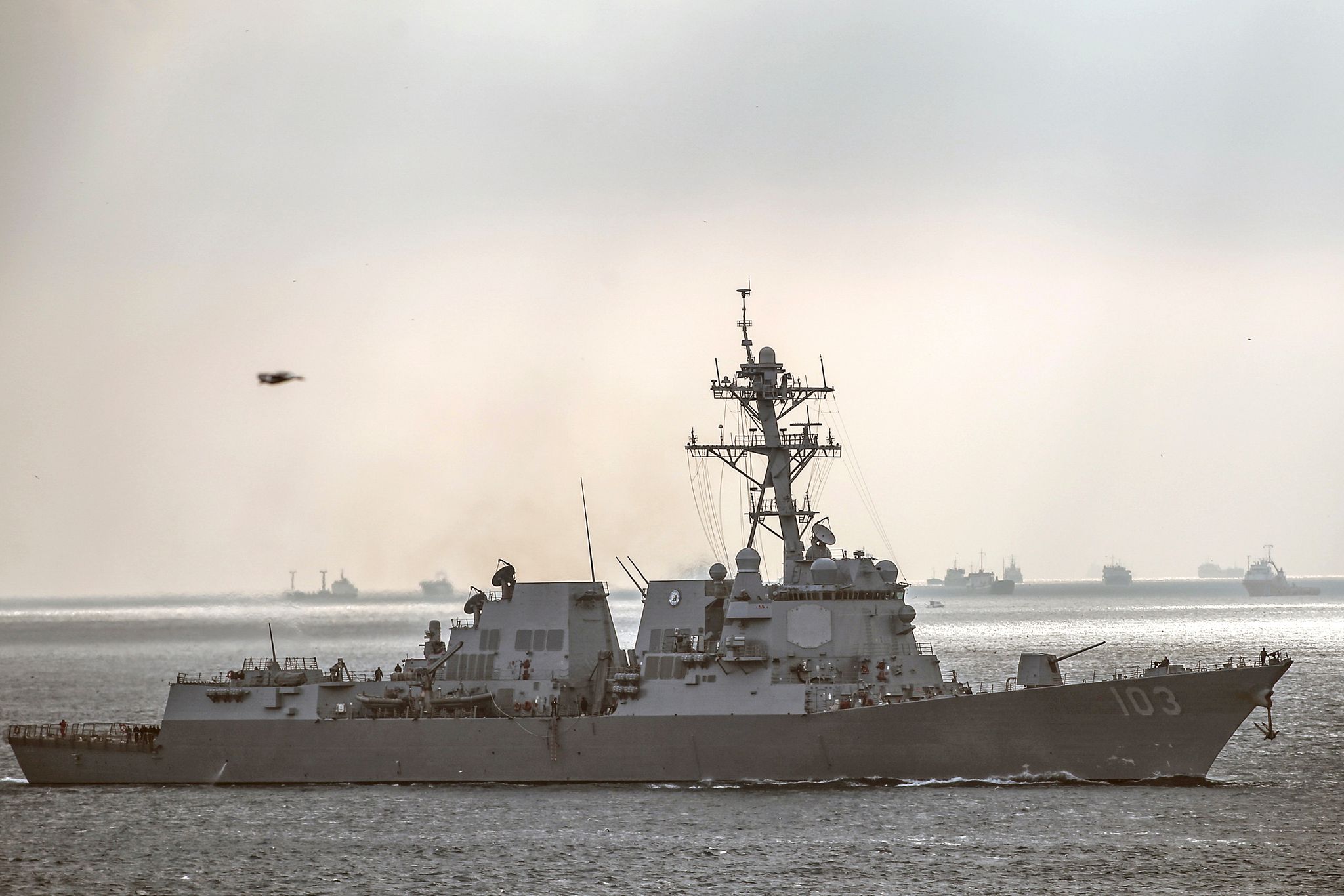 Un marine muere y dos buques de la Armada de EEUU chocan en incidentes ...