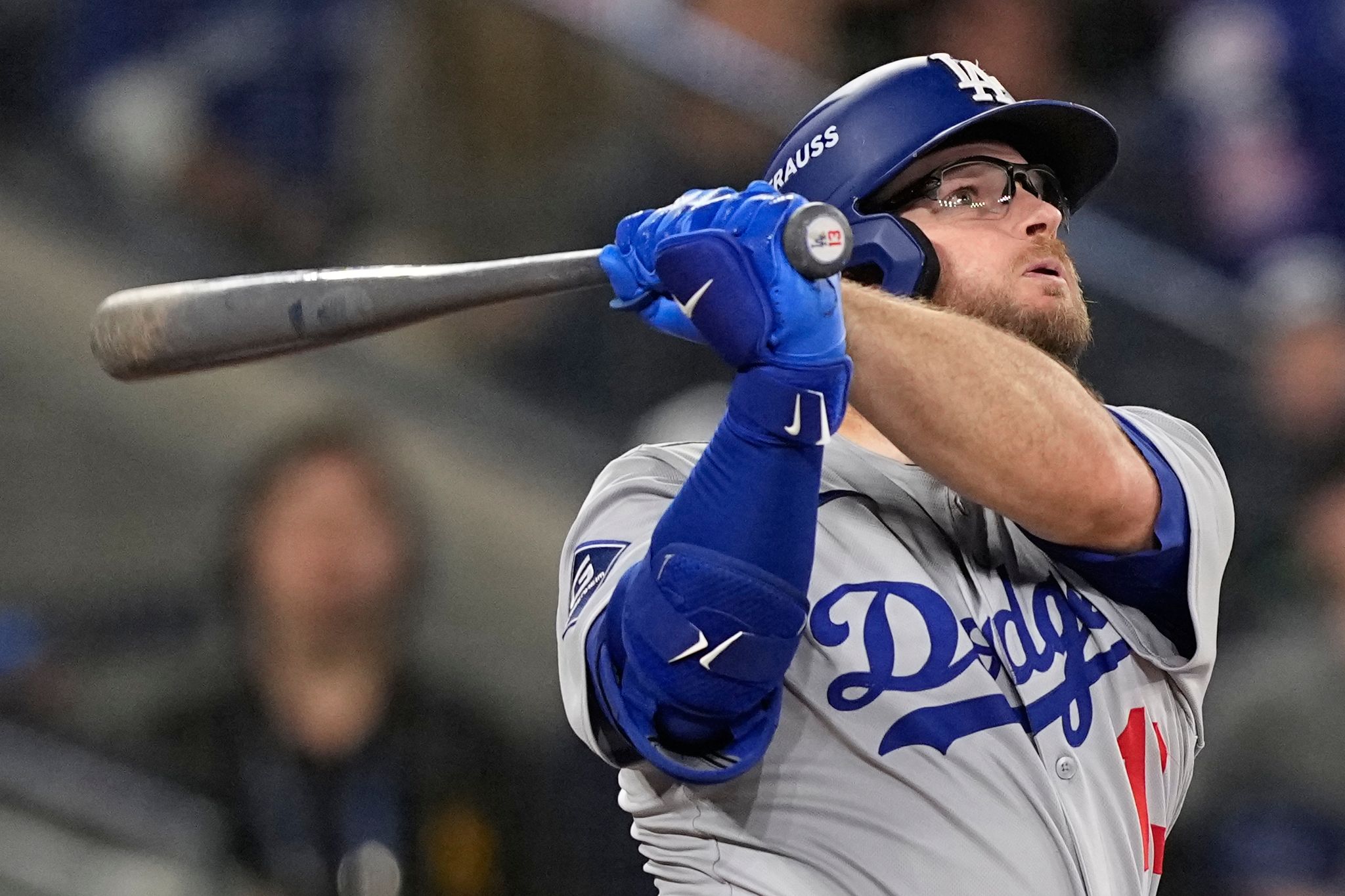 Dodgers agree to a 2027 deal with Max Muncy and bring back Kiké