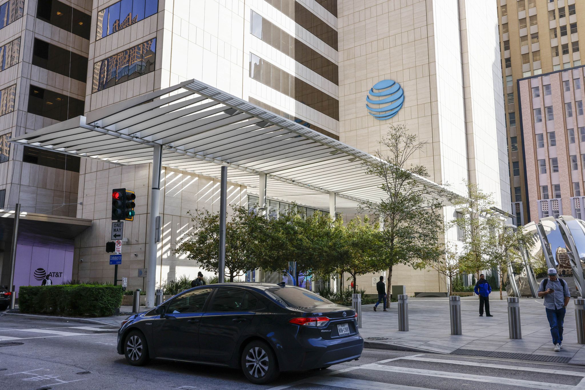With AT&T's planned HQ move, what are downtown Dallas' biggest employers?