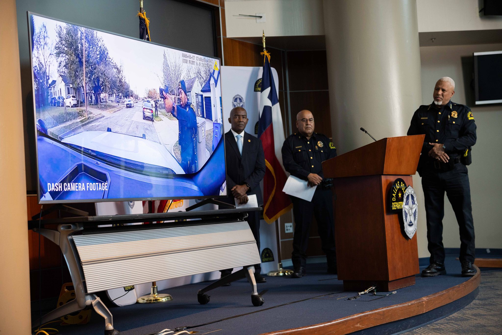 Four Dallas officers on leave after shooting man in leg in Oak Cliff