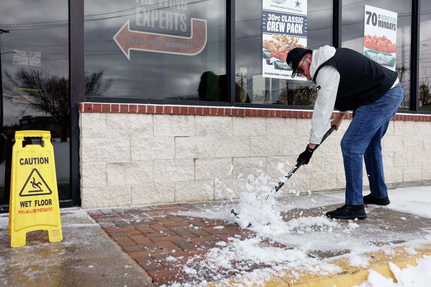 Thousands of North Texans left without power during winter storm