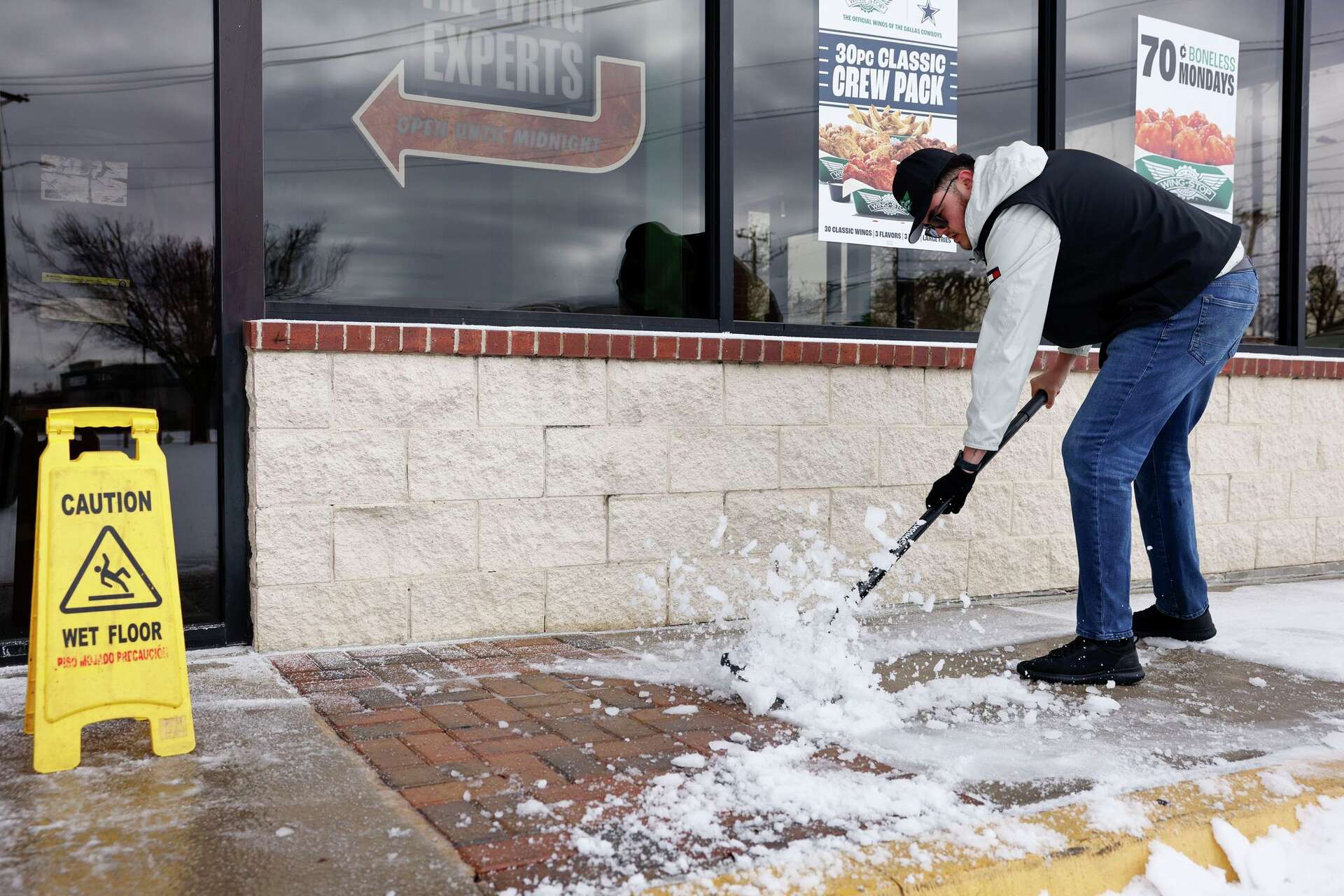 Thousands of North Texans left without power during winter storm