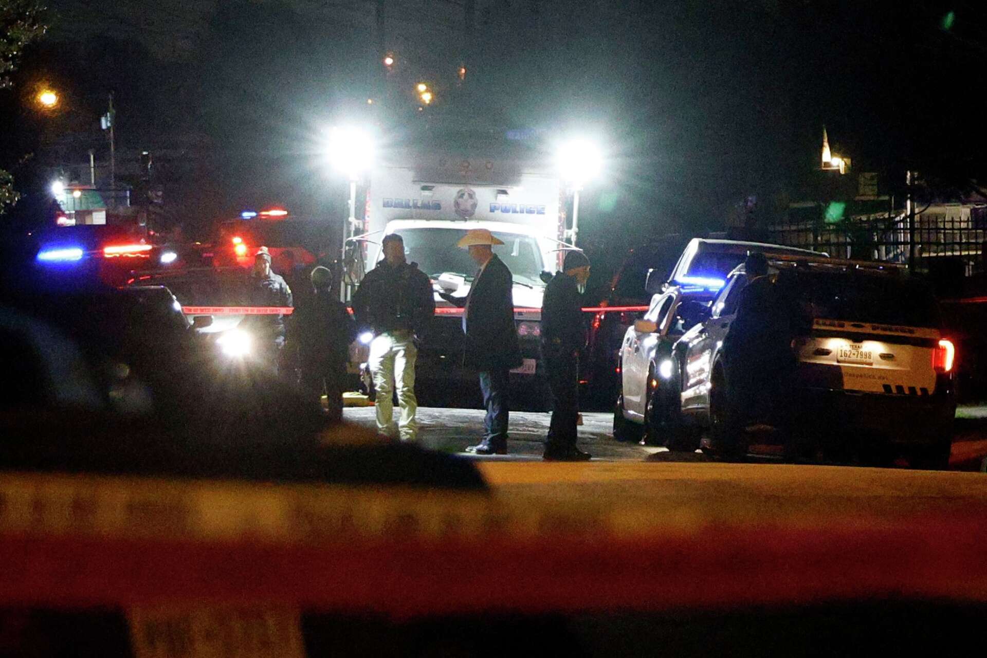 Dallas police shoot man in east Oak Cliff