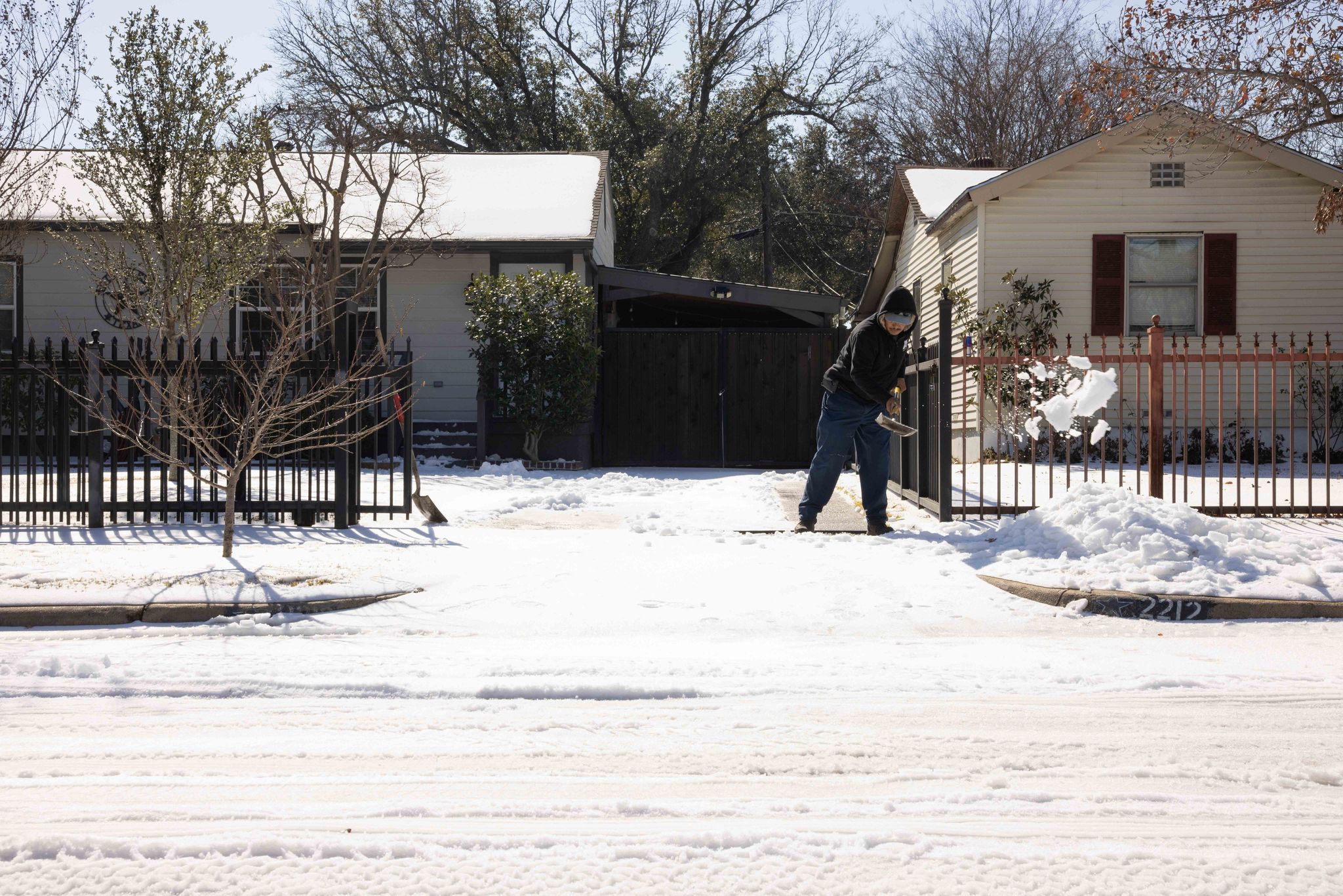Top Dallas 311 calls during winter storm about pets, power, icy roads