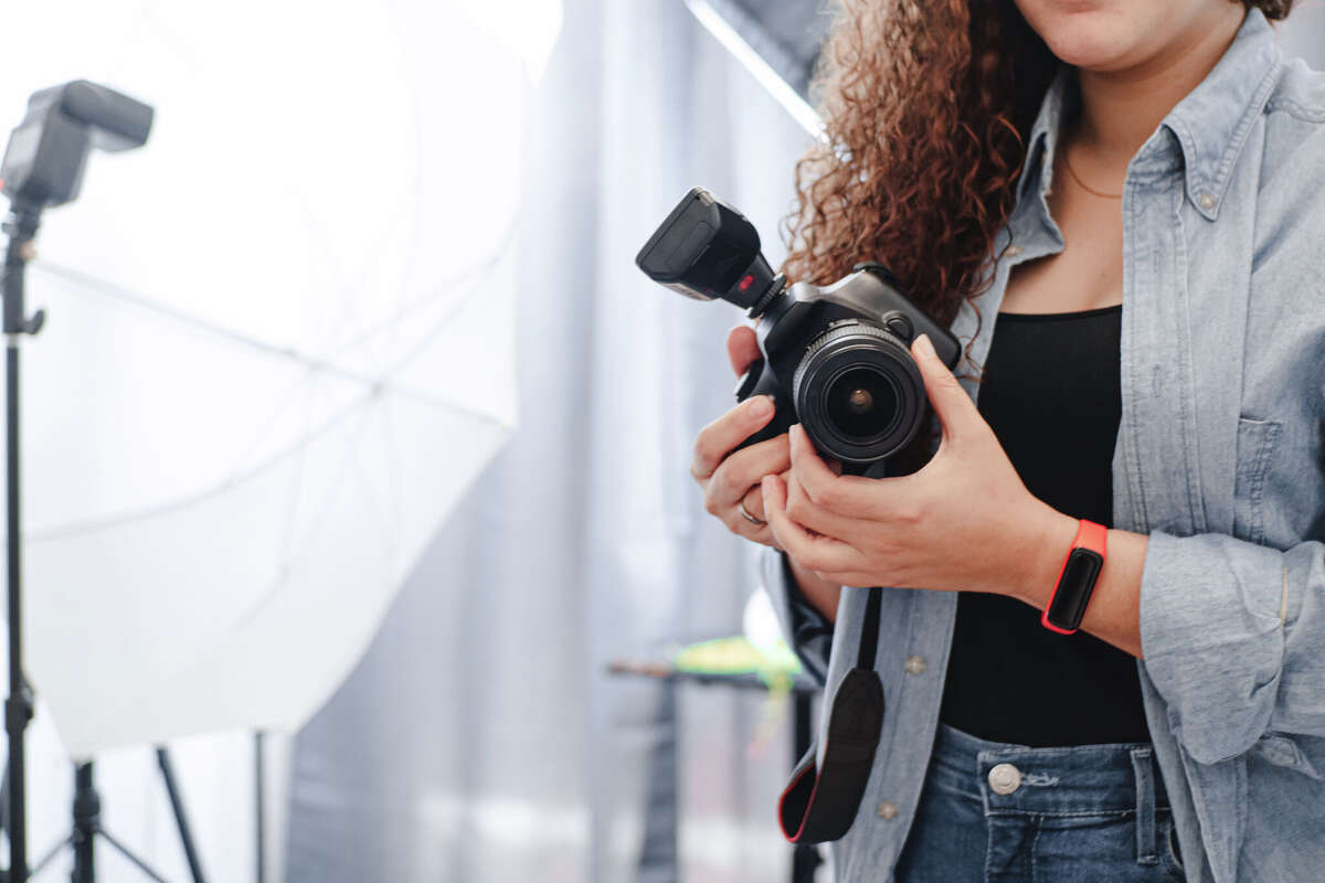 After parents raised concerns about Lifetouch's former ownership, company further clarified its privacy policies.