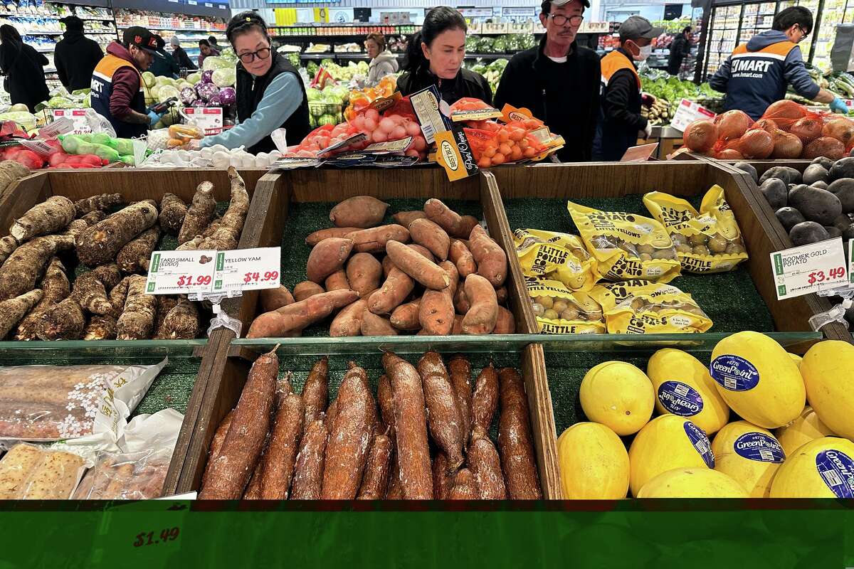 Shoppers shop at a grocery store in Schaumburg, Ill., Monday, Feb. 9, 2026.