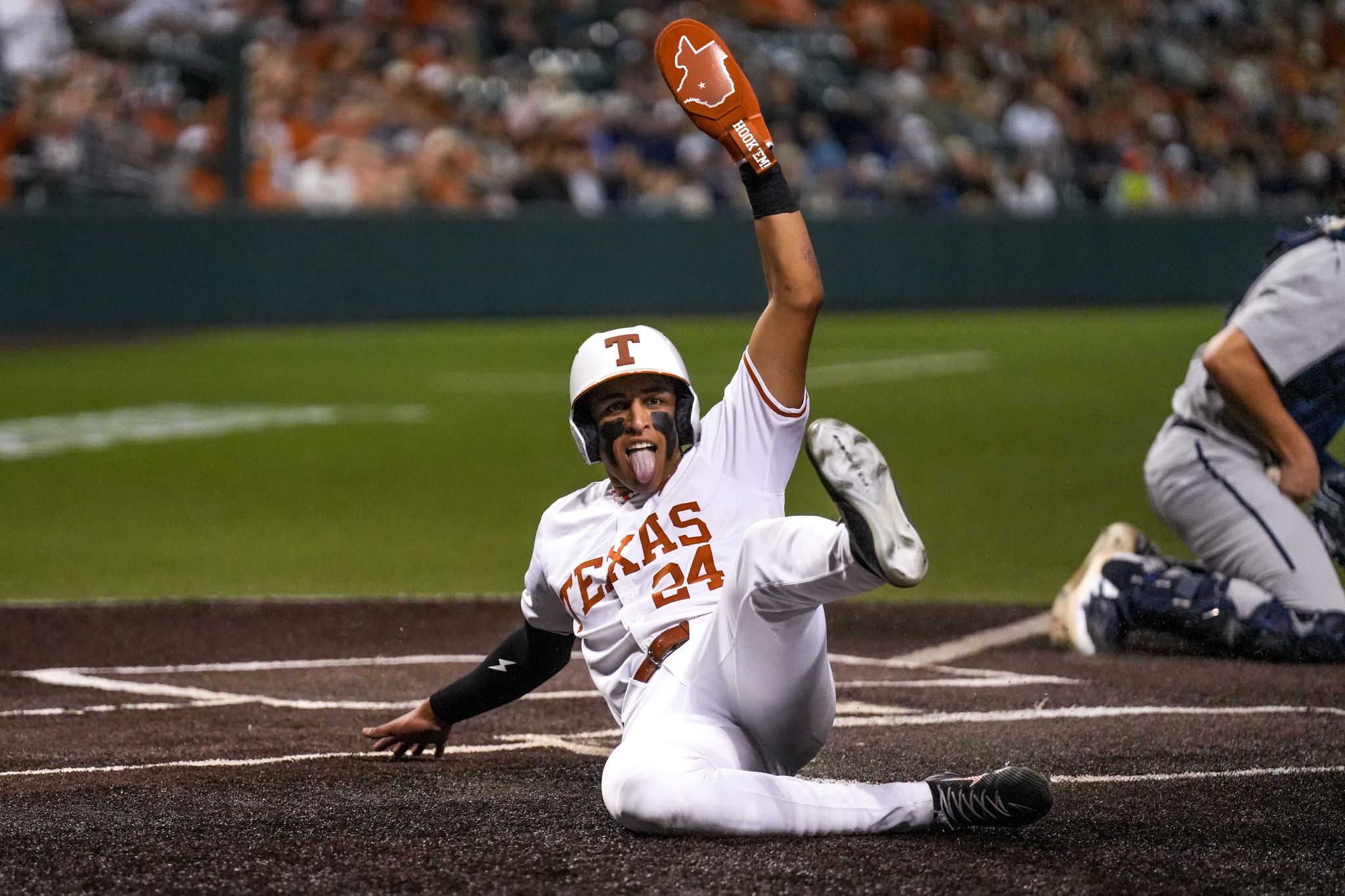 No. 3 Texas opens 2026 baseball season with run-ruled win over UC Davis