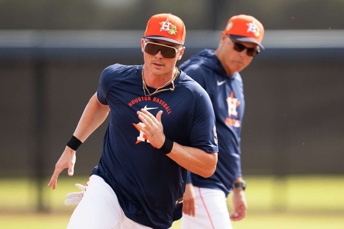 Houston Astros Zach Dezenzo takes part in a base running drill during Spring Training at CACTI Park of the Palm Beaches in West Palm Beach, Saturday, Feb. 14, 2026.