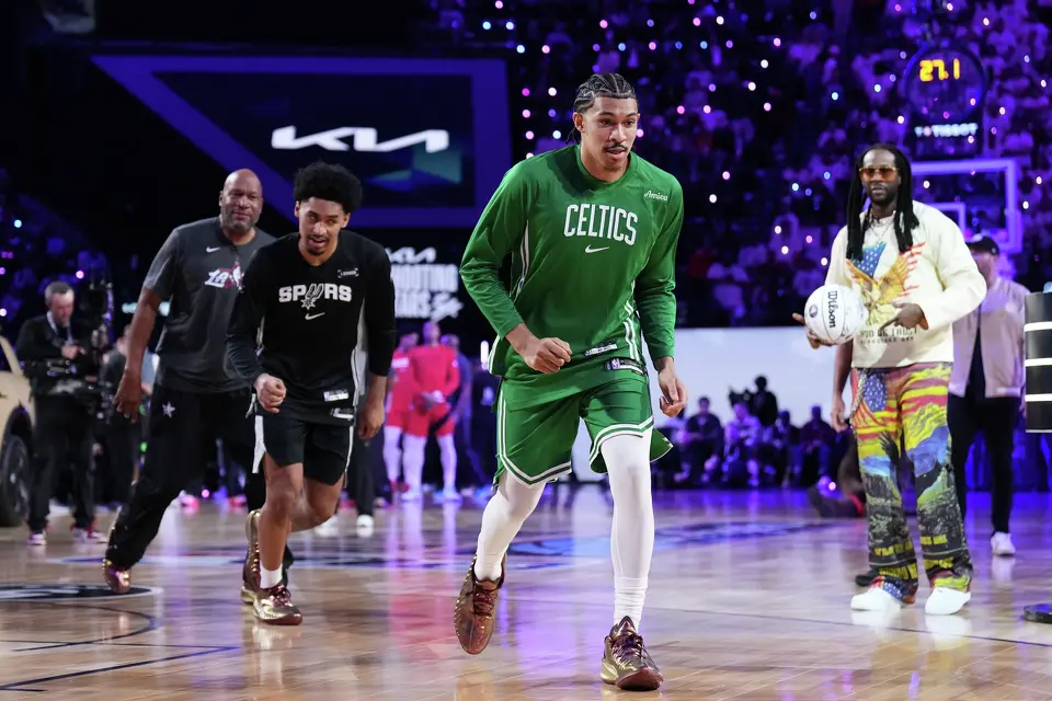 Former NBA player Ron Harper Sr., left, San Antonio Spurs guard Dylan Harper, center, and Boston Celtics guard Ron Harper Jr. participate in the shooting stars competition at the NBA basketball All-Star weekend festivities Saturday, Feb. 14, 2026, in Inglewood, Calif. (AP Photo/Jae C. Hong)