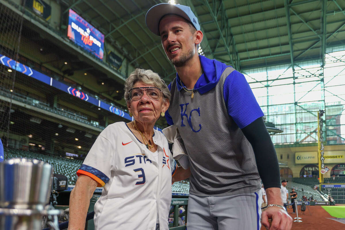 Cavan Biggio grew up watching his dad register a Hall of Fame career in Houston. He'll now look to follow in his father's footsteps after signing a contract with the Astros on Sunday