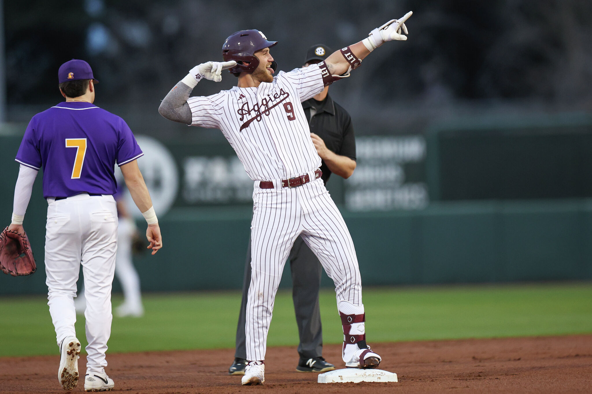 Texas A&M baseball vs Lamar: Aggies lead Lamar big early in midweek