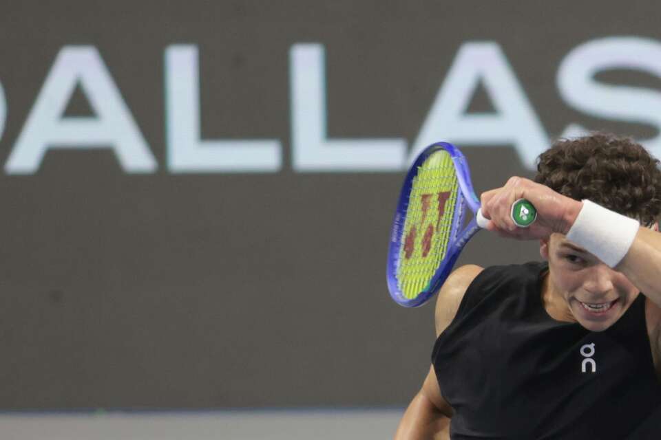 The champ and his prize: See photos from Ben Shelton's Dallas Open