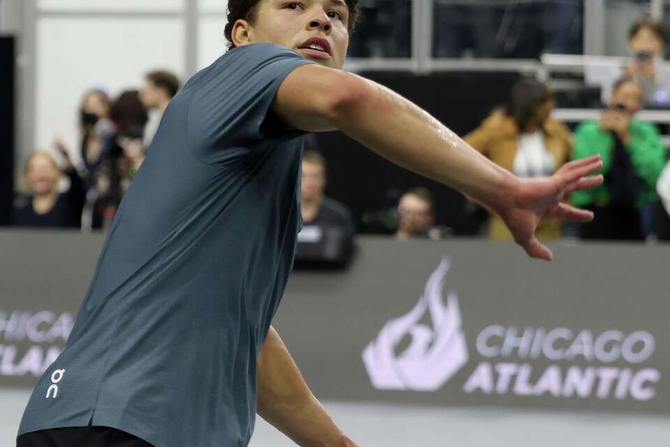 The champ and his prize: See photos from Ben Shelton's Dallas Open