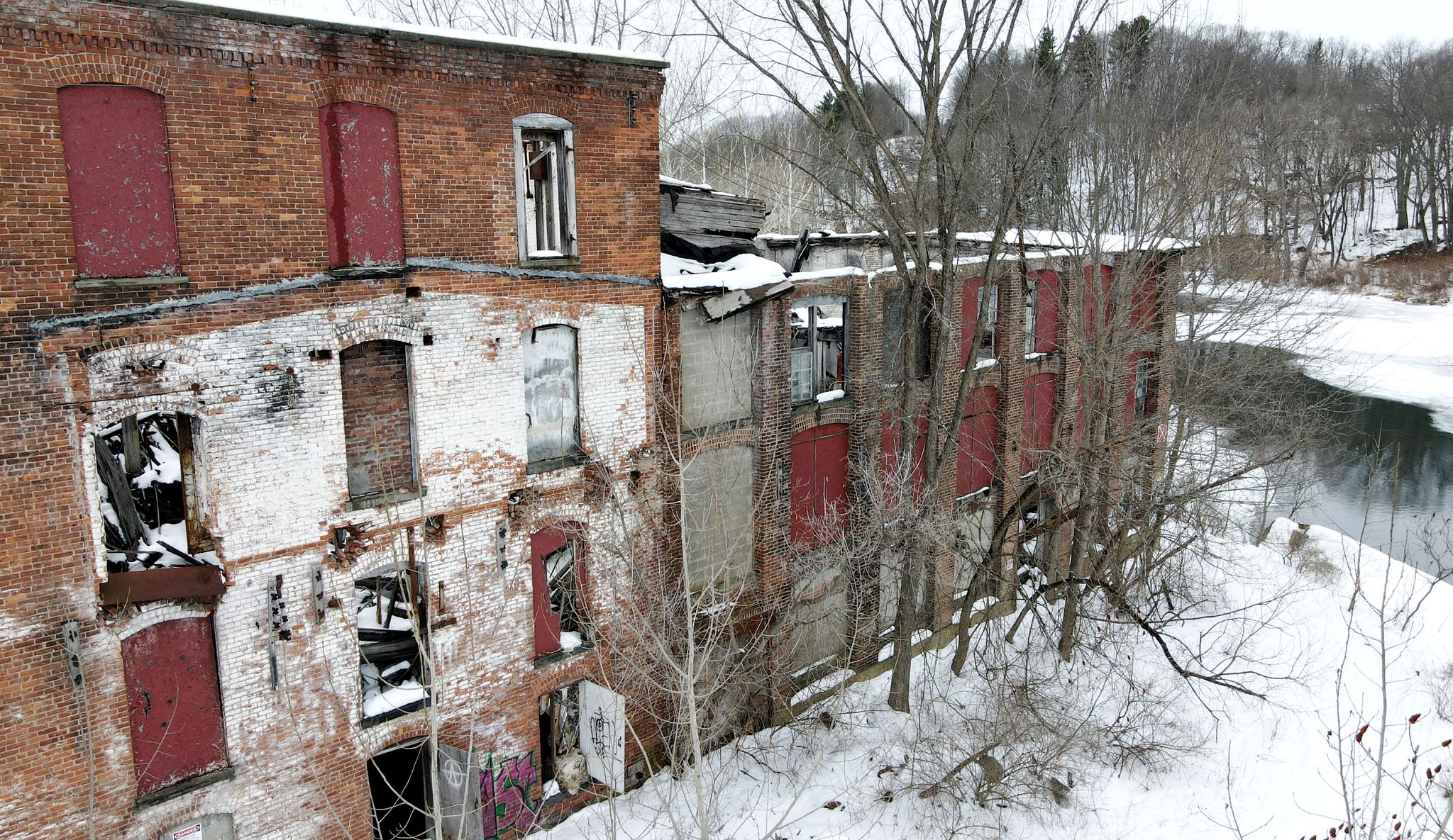 Officials seek $4M in EPA funds to raze decrepit Valley Falls mill