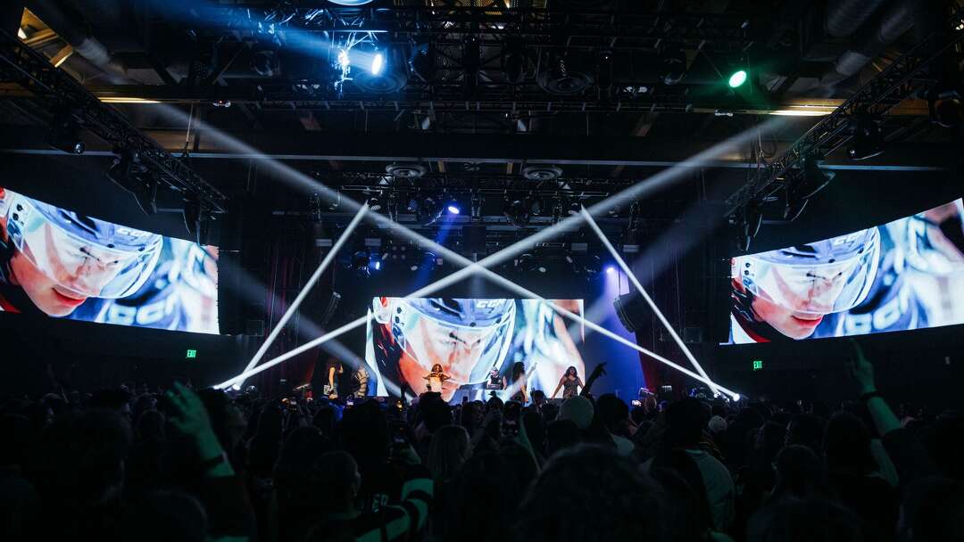 ‘Heated Rivalry’ rave brings the cottage to Albany