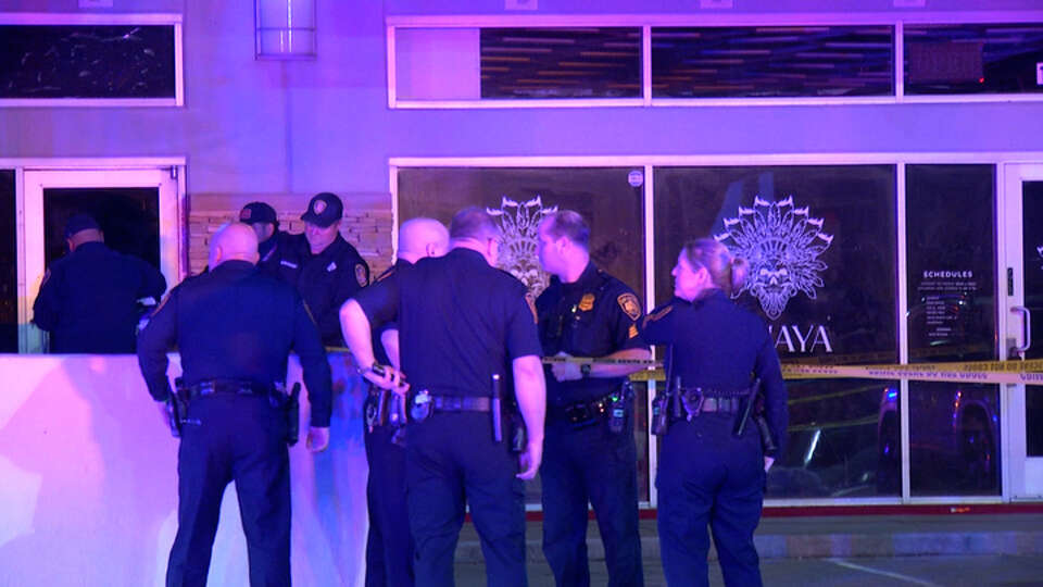 Two killed in shooting outside San Antonio lounge, police say