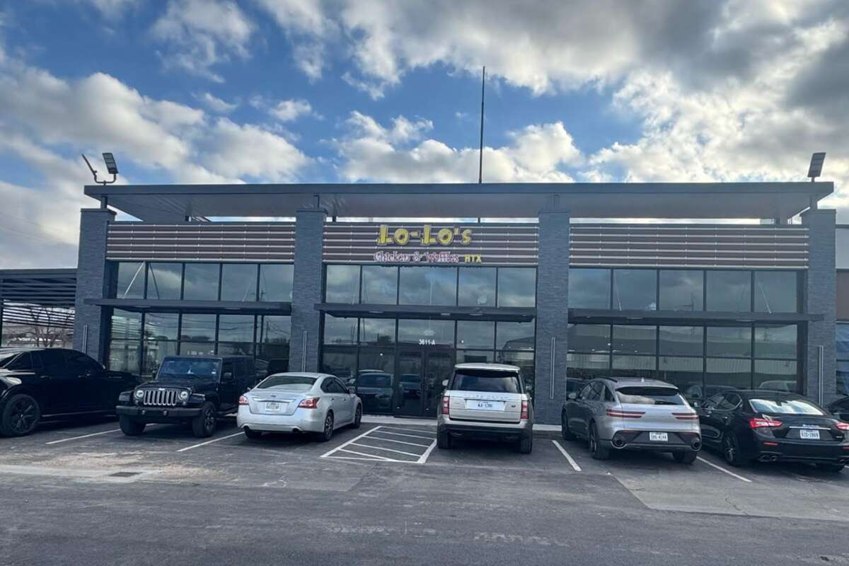 Arizona-based Lo-Lo's Chicken & Waffles will open its first Houston location on the Gulf Freeway.