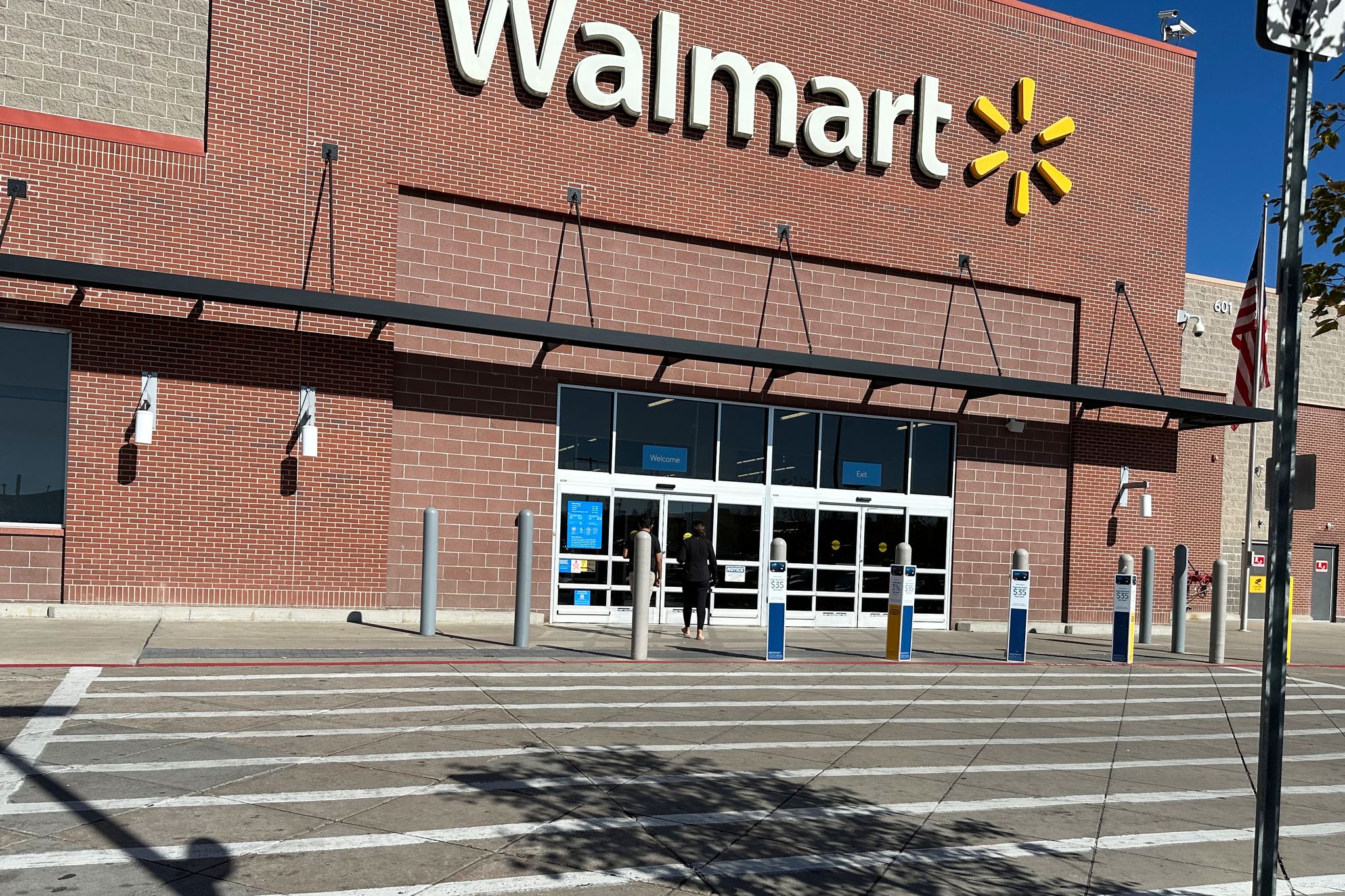 https://s.hdnux.com/photos/01/63/21/62/30219413/6/rawImage.jpg