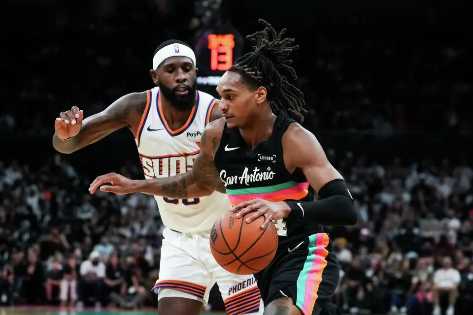 San Antonio Spurs guard Devin Vassell (24) drives past Phoenix Suns guard Jordan Goodwin (23) to the hoop in the first quarter as the Spurs take on the Suns on Thursday night, Feb. 19, 2026 in the first of two “I-35 Series” games in Austin at the Moody Center.