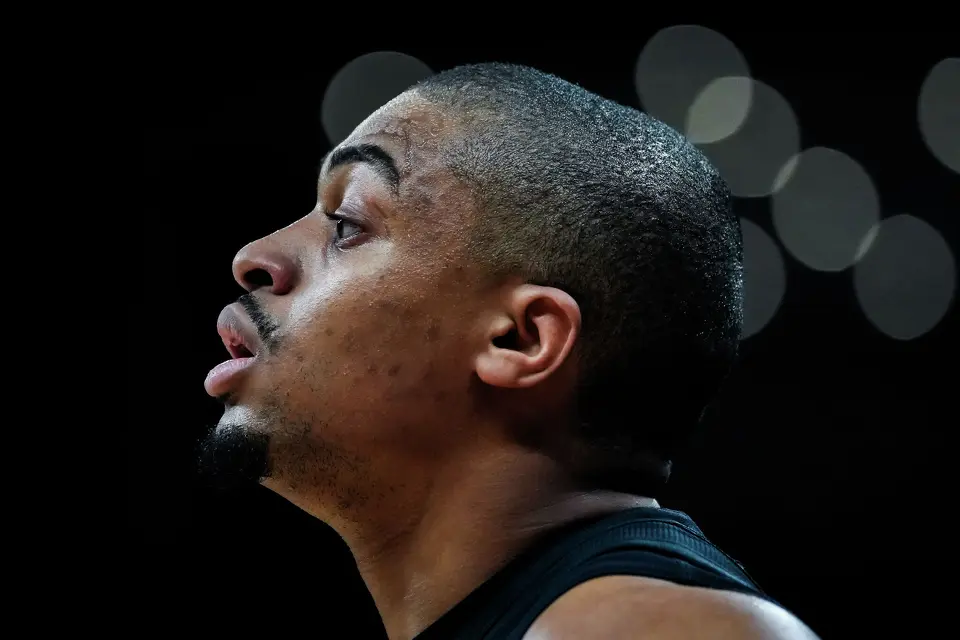 San Antonio Spurs guard Keldon Johnson (3) eyes the hoop in the first quarter as the Spurs take on the Suns on Thursday night, Feb. 19, 2026 in the first of two “I-35 Series” games in Austin at the Moody Center.
