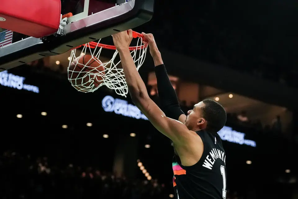 San Antonio Spurs forward Victor Wembanyama (1) dunks the ball in the second quarter as the Spurs take on the Suns on Thursday night, Feb. 19, 2026 in the first of two “I-35 Series” games in Austin at the Moody Center.