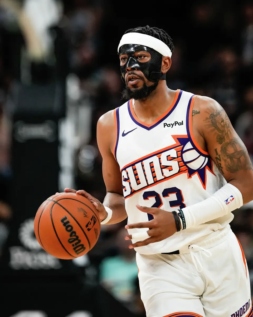 Phoenix Suns guard Jordan Goodwin (23) looks to set up a play in the fourth quarter as the Spurs take on the Suns on Thursday night, Feb. 19, 2026 in the first of two “I-35 Series” games in Austin at the Moody Center. The Spurs won the game 121-94.