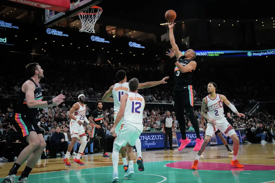 San Antonio Spurs forward/guard Keldon Johnson (3) shoots the ball over Phoenix defense in the first quarter as the Spurs take on the Suns on Thursday night, Feb. 19, 2026 in the first of two “I-35 Series” games in Austin at the Moody Center. The Spurs won the game 121-94.