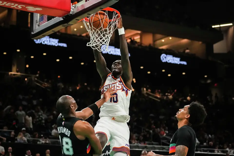 Phoenix Suns center Khaman Maluach (10) dunks over San Antonio Spurs center Bismack Biyombo (18) in the fourth quarter as the Spurs take on the Suns on Thursday night, Feb. 19, 2026 in the first of two “I-35 Series” games in Austin at the Moody Center. The Spurs won the game 121-94.