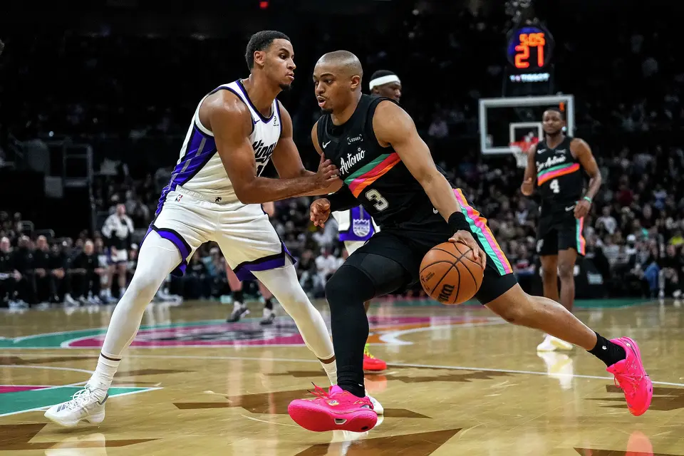 San Antonio Spurs guard Keldon Johnson (3) pushes past Sacramento Kings gforward Keegan Murray (13) during the game at the Moody Center on Saturday, Feb. 21, 2026 in Austin.