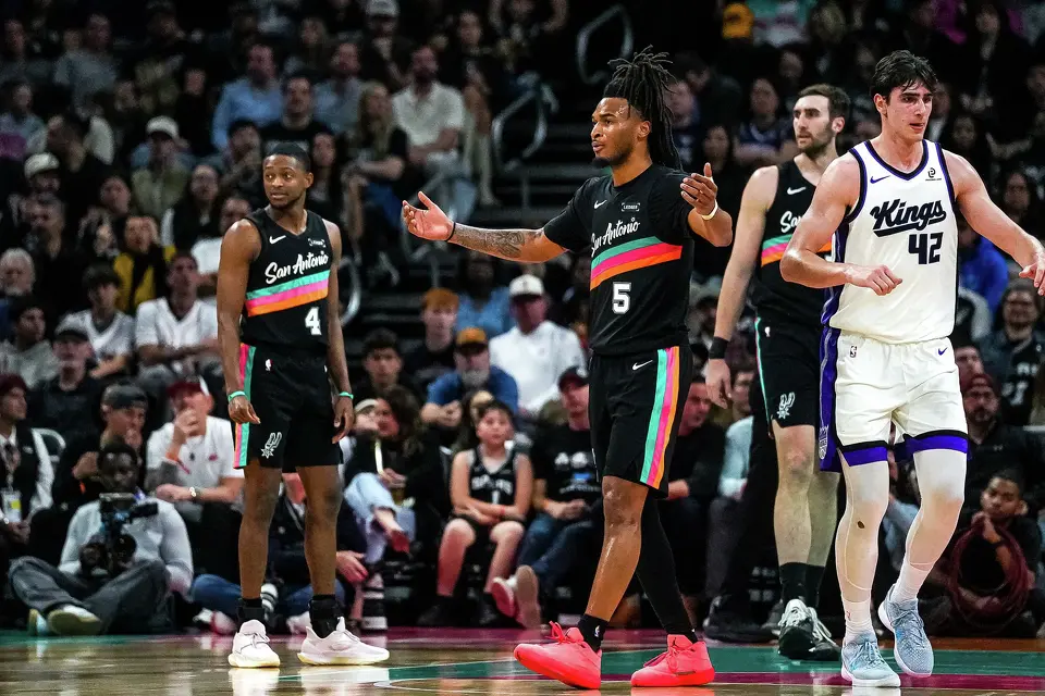 San Antonio Spurs guard Stephen Castle (5) sreacts to a foul call during the game against the Sacramento Kings at the Moody Center on Saturday, Feb. 21, 2026 in Austin.