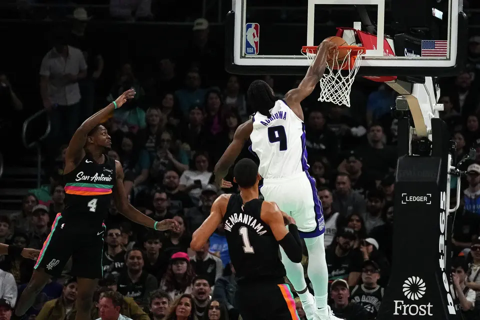Sacramento Kings forward Precious Achiuwa (9) dunks the ball during the game against the San Antonio Spurs at the Moody Center on Saturday, Feb. 21, 2026 in Austin.