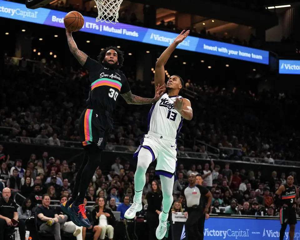 San Antonio Spurs forward Julian Champagne (30) dunks the ball over Sacramento Kings forward Keegan Murray (13) during the game at the Moody Center on Saturday, Feb. 21, 2026 in Austin.