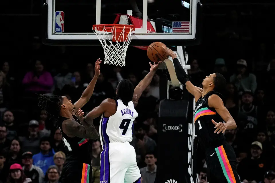 San Antonio Spurs forward Victor Wembanyama (1) bocks a shot by Sacramento Kings forward Precious Achiuwa (9) during the game at the Moody Center on Saturday, Feb. 21, 2026 in Austin.