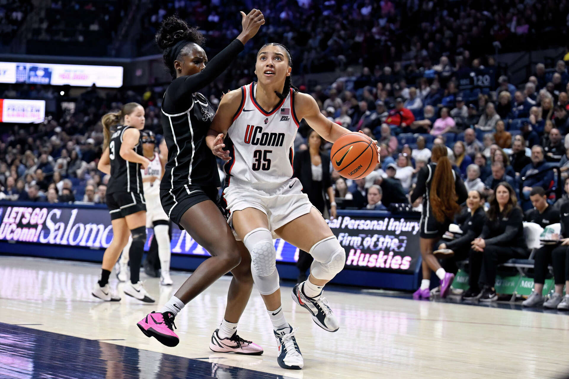 UConn women still No. 1 on Carl Adamec's AP ballot
