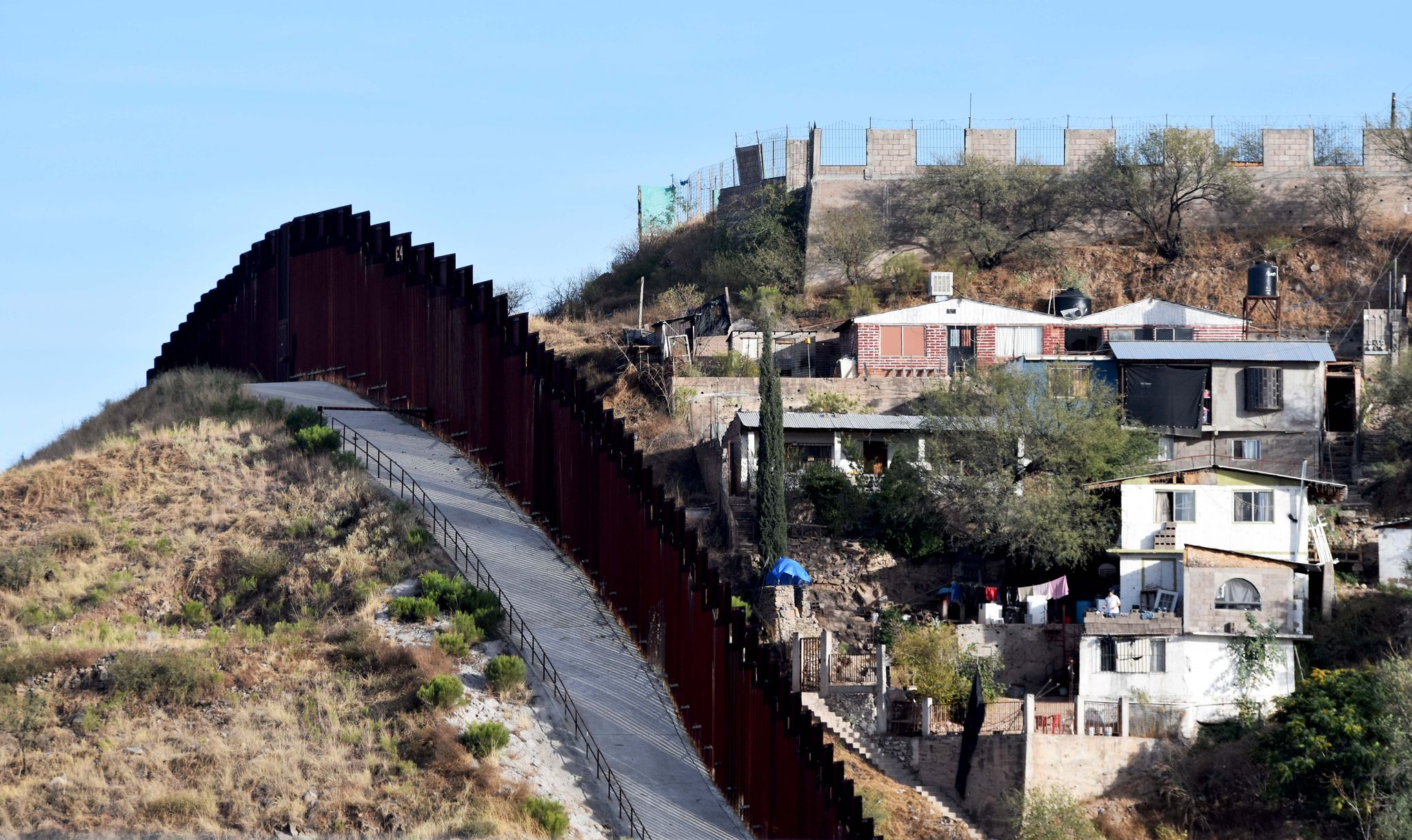 Extreme Borders I'm a teen who travels the world photographing borders where tensions ...