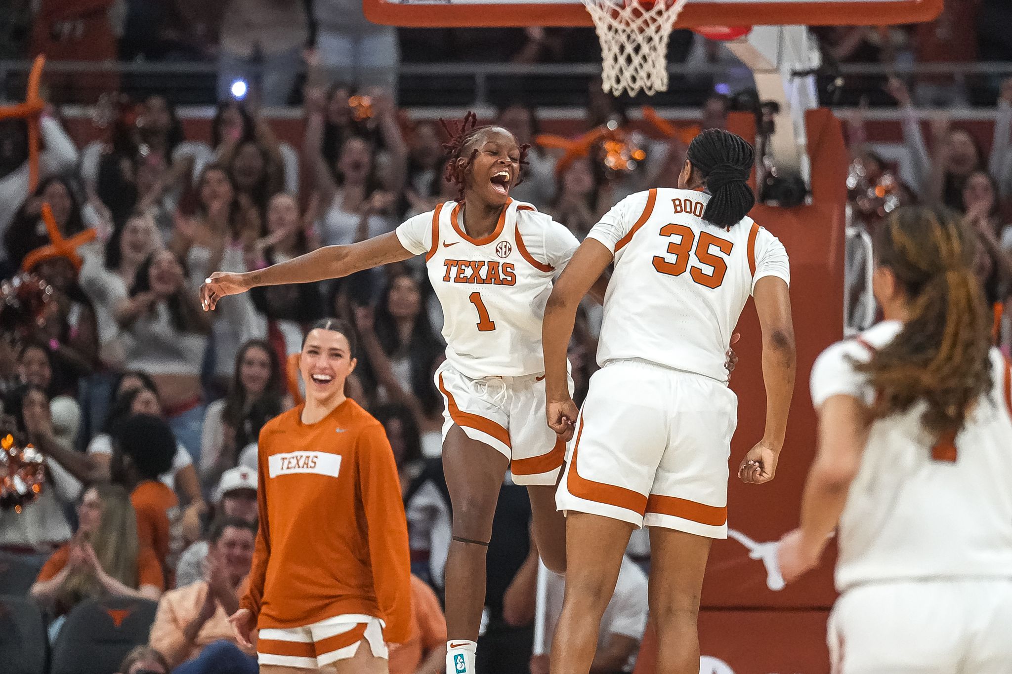 Replay: No. 4 Texas records another SEC blowout as postseason nears