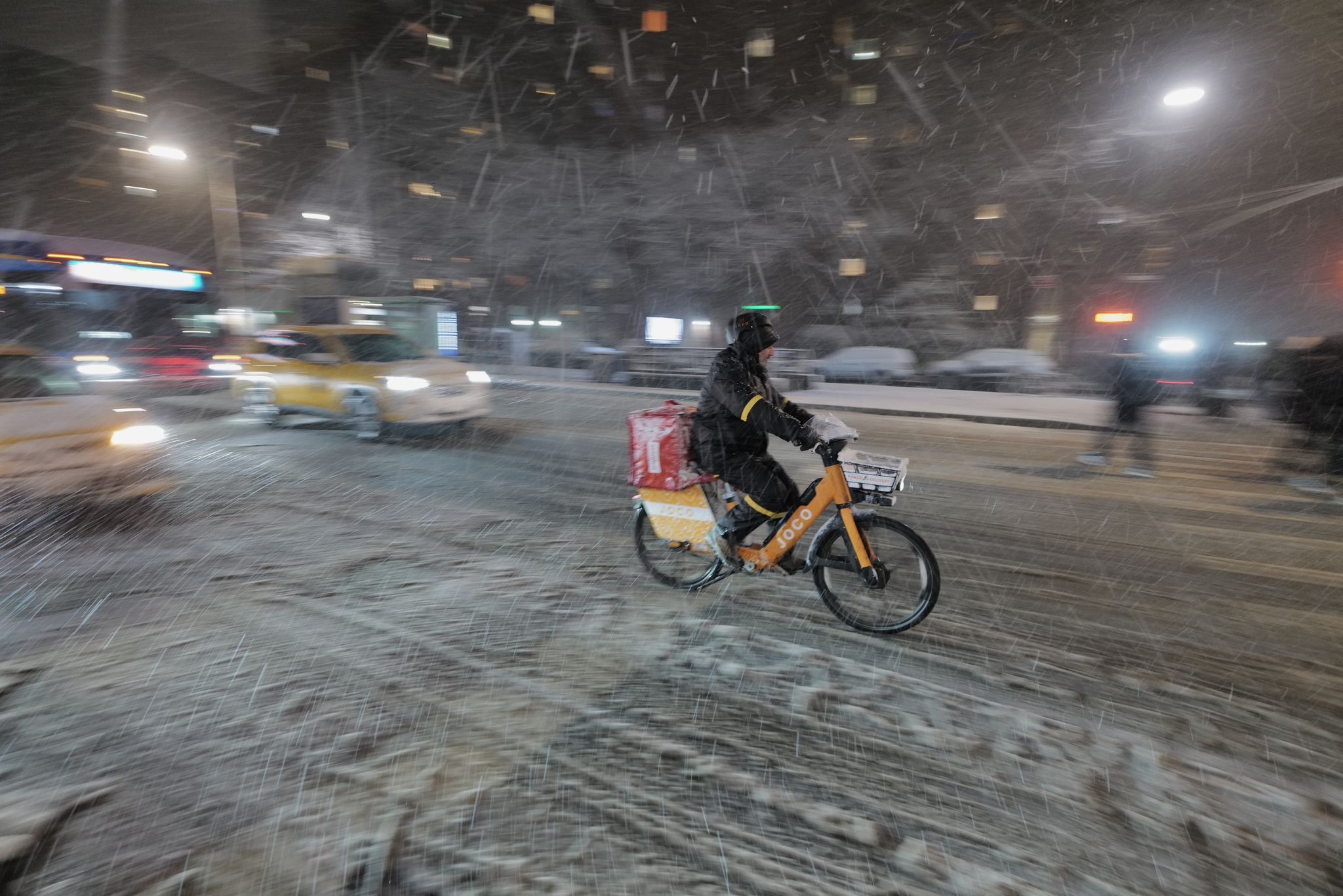 Blizzard warnings cascade across East Coast as winter storm hits