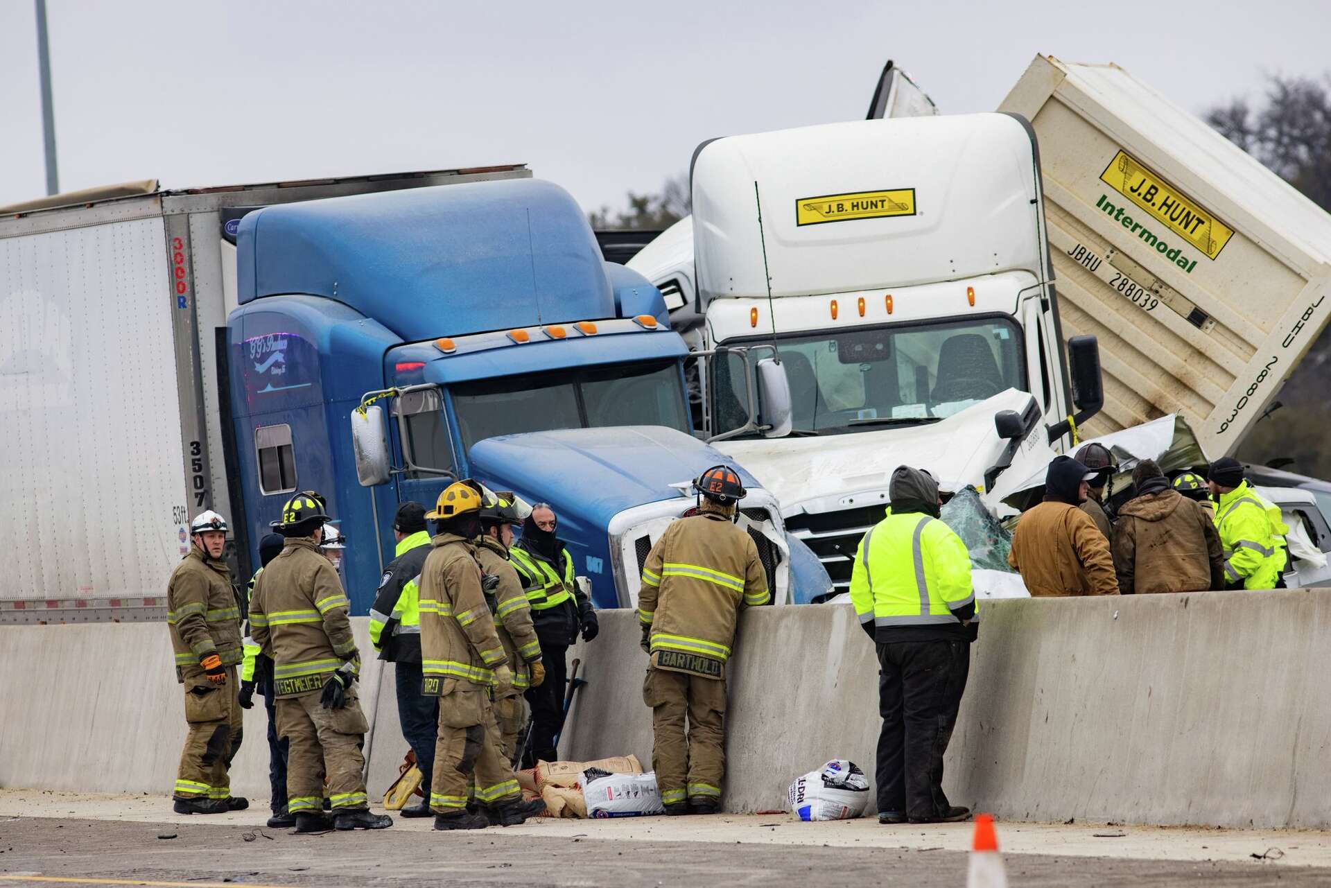 At least 6 dead in 133-car pileup in Fort Worth after freezing rain ...