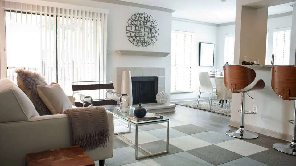 Apartments at this medium-sized complex enjoy access to a saltwater pool and two catch-and-release fishponds.