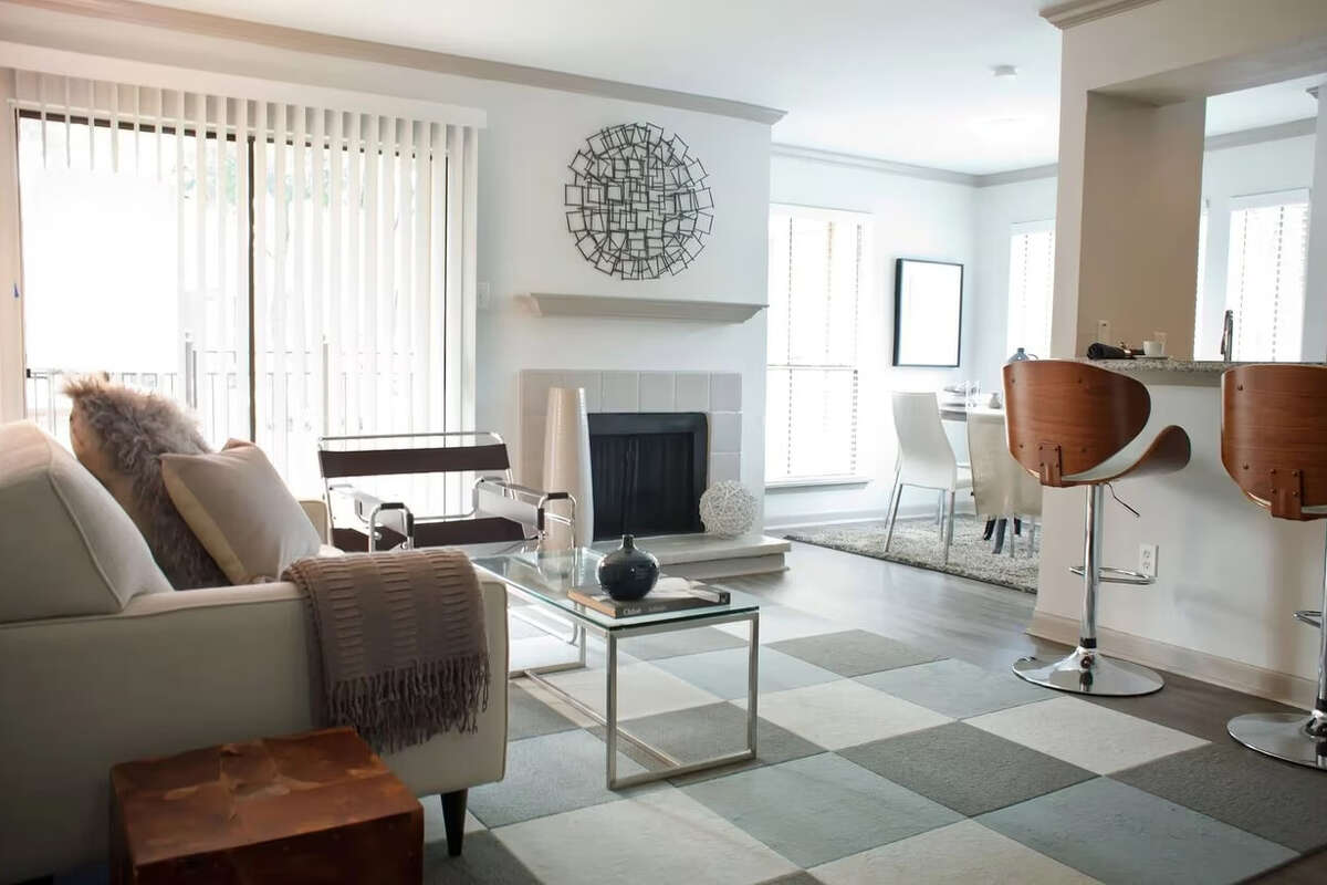 Apartments at this medium-sized complex enjoy access to a saltwater pool and two catch-and-release fishponds.