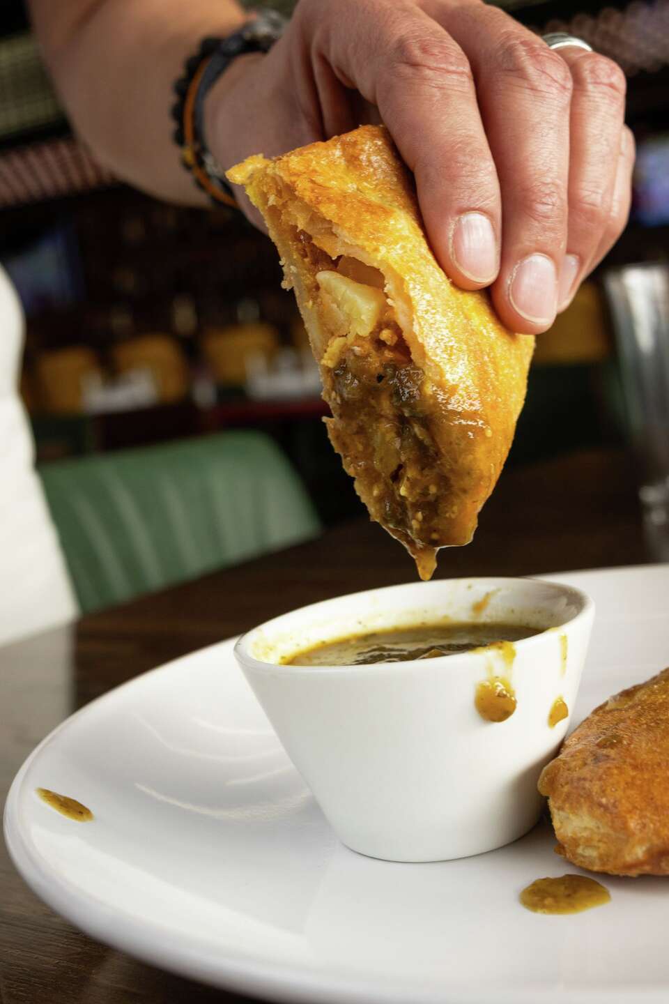 New Dallas diner AM/FM combines music with affordable food