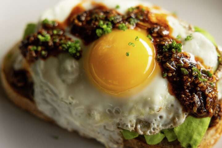 New Dallas diner AM/FM combines music with affordable food