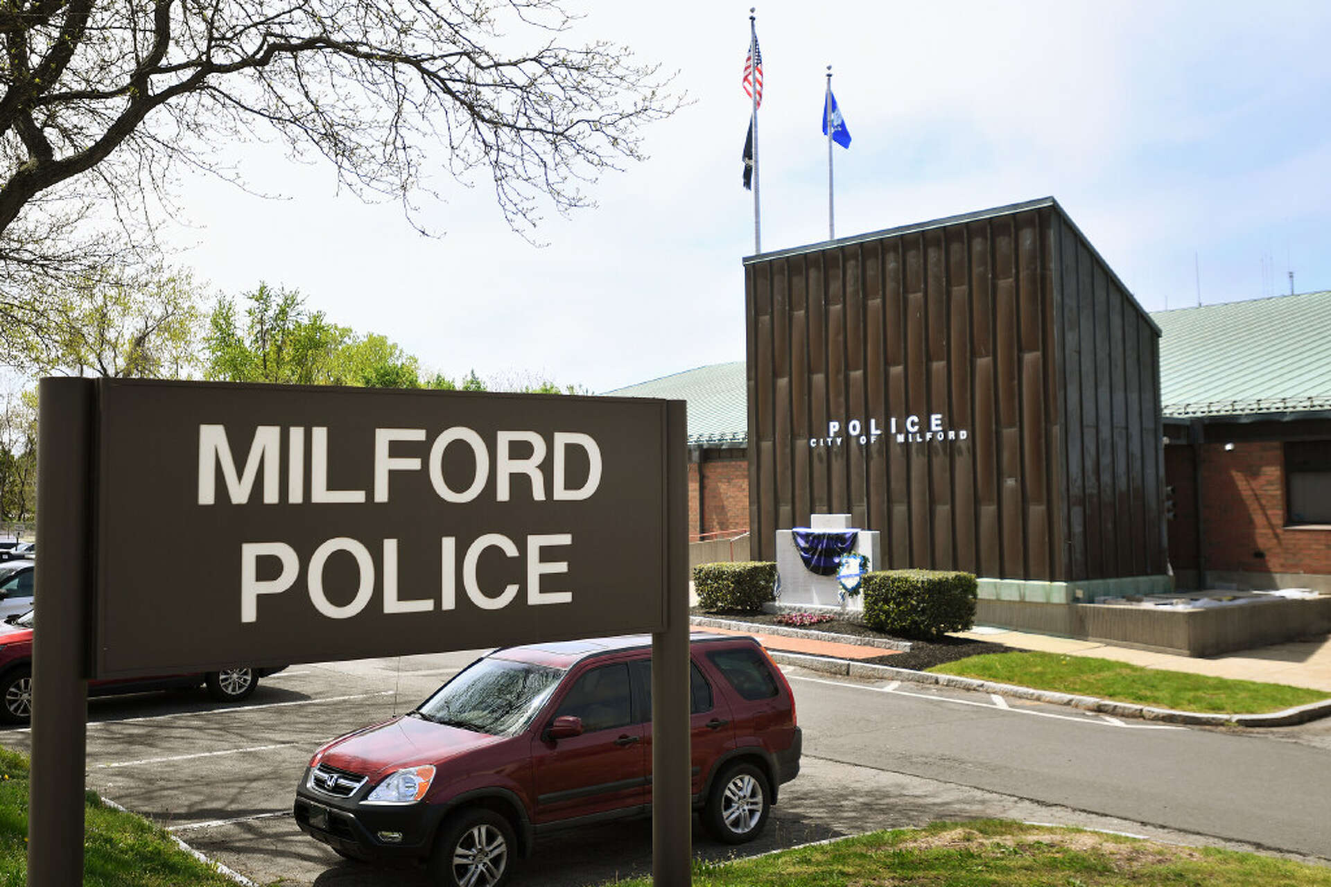 Milford police investigate death of man at New Haven Avenue condos