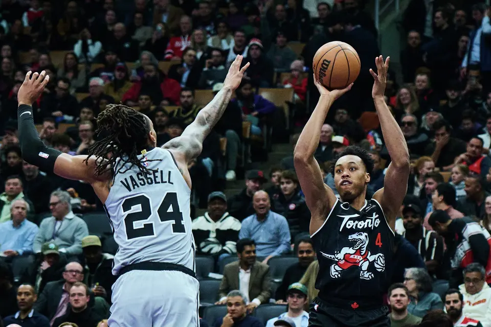 Toronto Raptors' Scottie Barnes (4) shoots past San Antonio Spurs' Devin Vassell (24) during the first half of an NBA basketball game in Toronto, Wednesday, Feb. 25, 2026. THE CANADIAN PRESS/Sammy Kogan/The Canadian Press via AP)