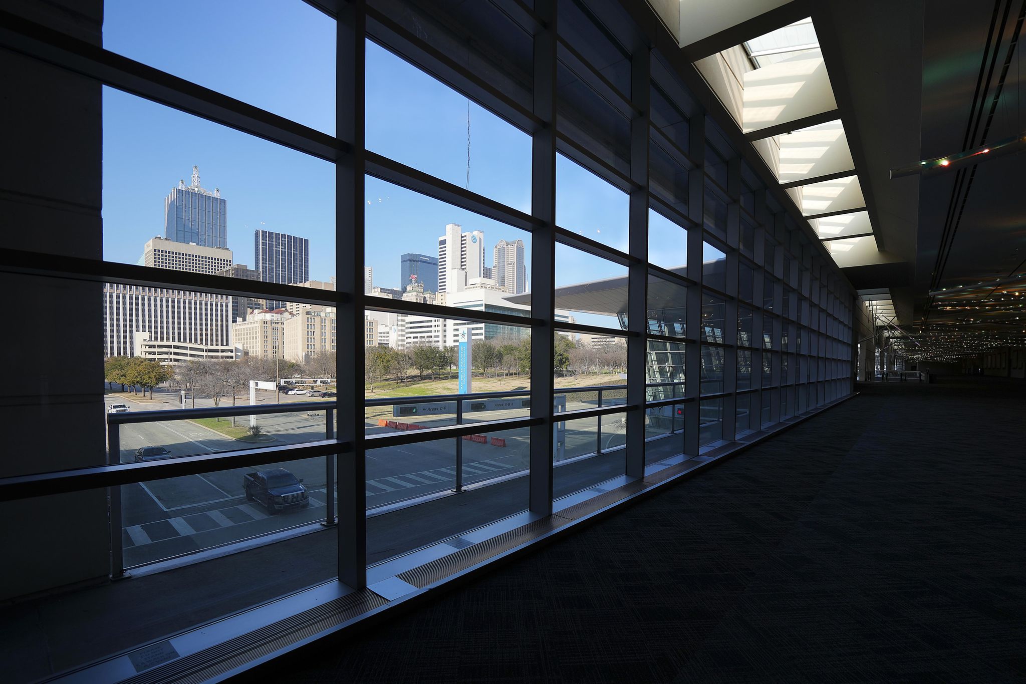 Dallas' hourly wages have dipped below the national average -- economists say that might not be bad